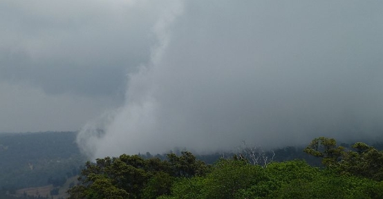 clouds-kahuku-ranch_